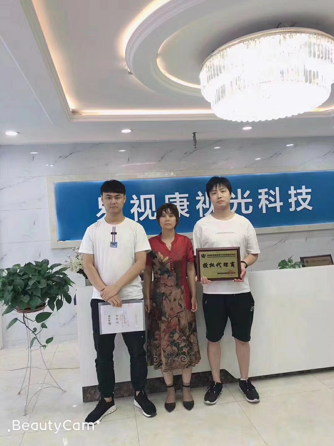学校政策一变，视光加盟店还能不能干？三个店主的真实决策记录