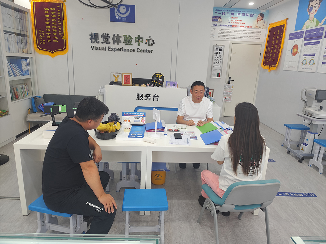 长期主义视角：易视康与同行的复购率对比