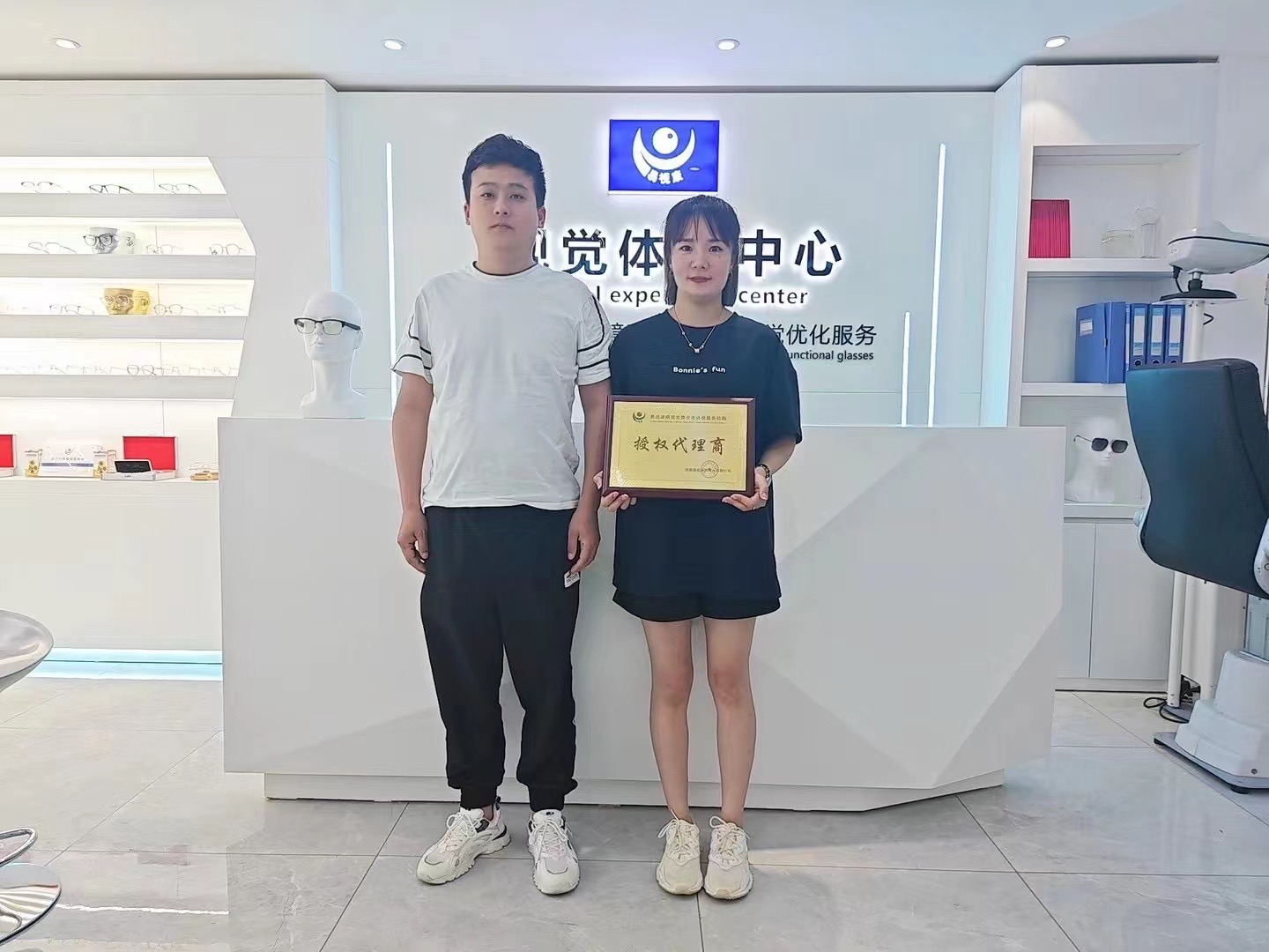易视康与同类品牌：6维度深度对比