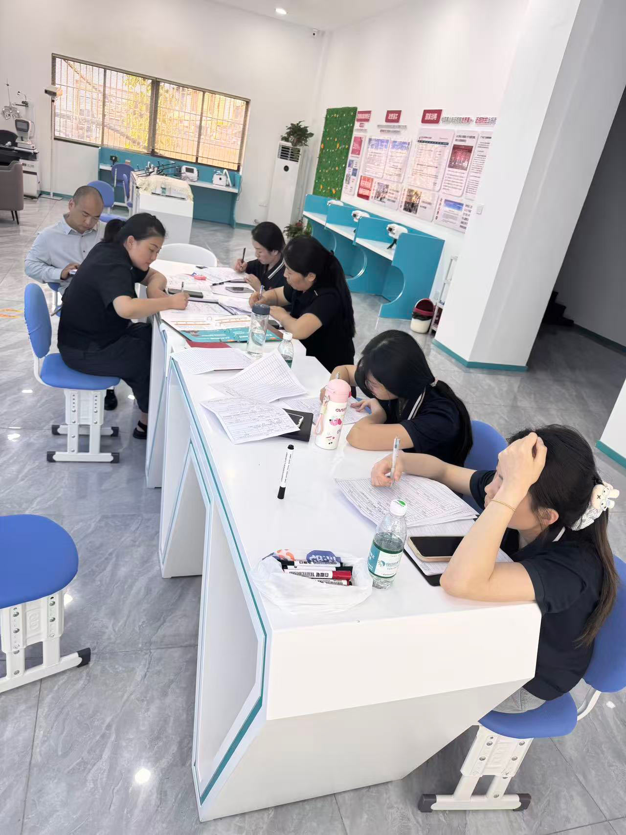 新开近视防控门店怎么选合作方？易视康5步决策框架